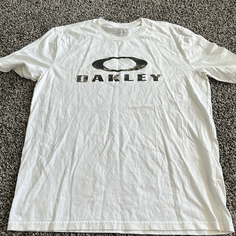 Men’s Oakley Camo T shirt size L